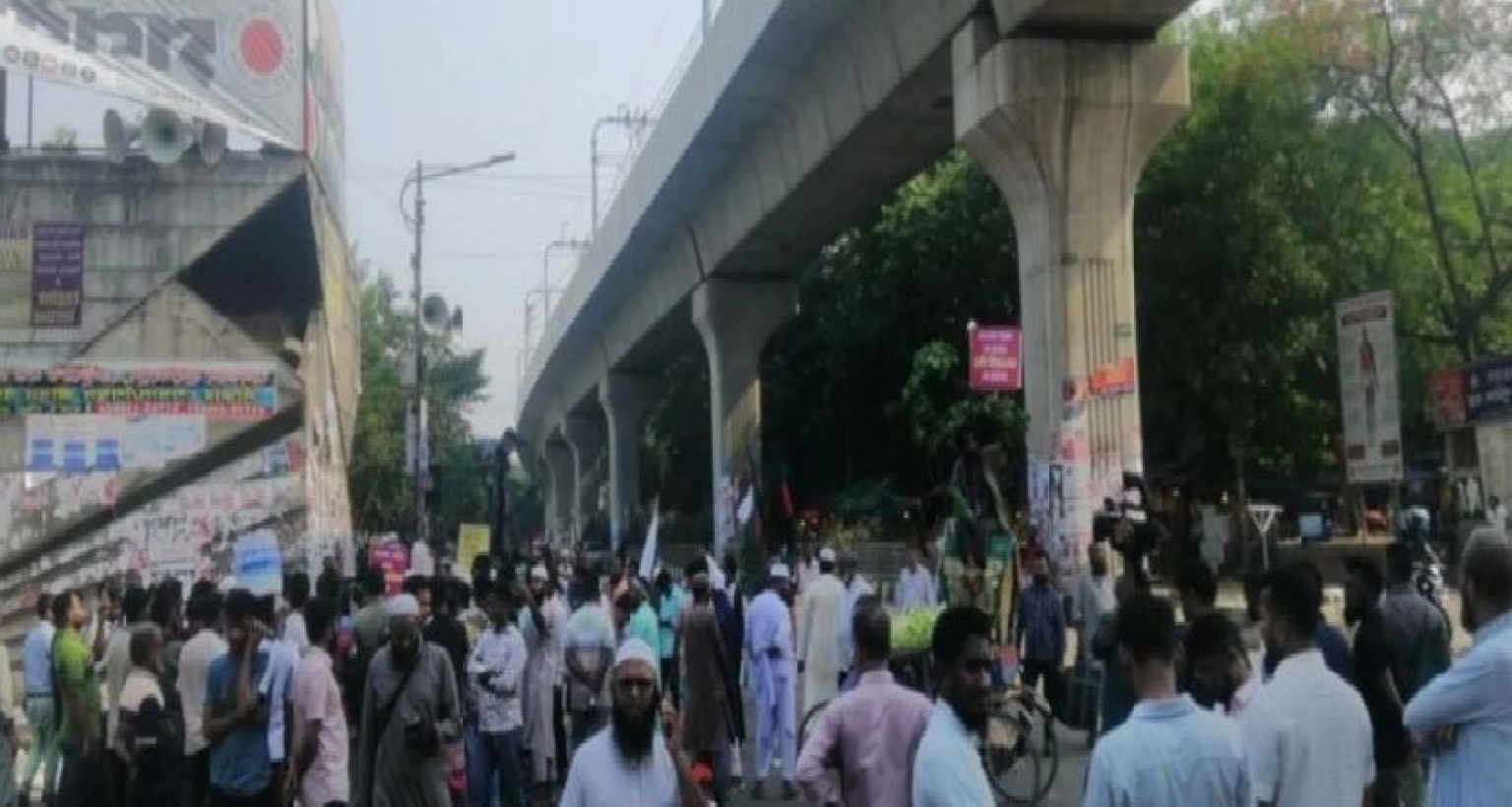 ‘ব্যান ব্যান, আওয়ামী লীগ ব্যান’, ‘আবু সাঈদ মুগ্ধ, শেষ হয়নি যুদ্ধ’