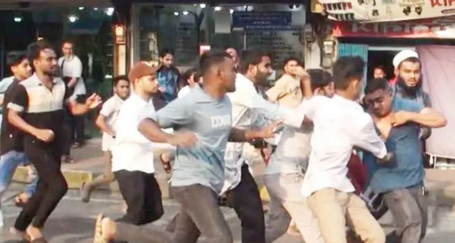 ছাত্রলীগ নেতাকে গণপিটুনি