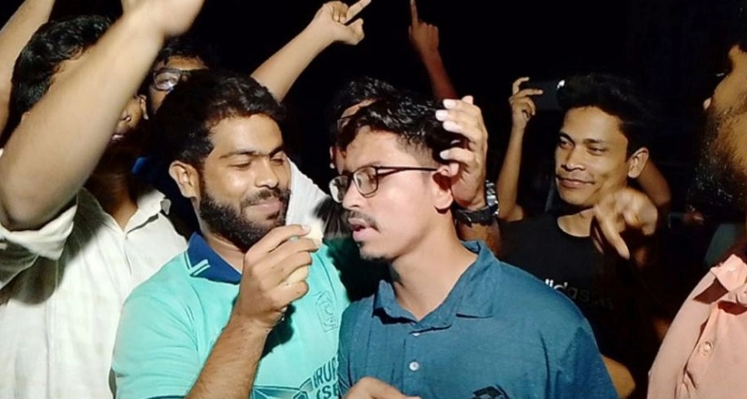 যে খবরে বাংলাদেশের বিভিন্ন স্থানে আনন্দ মিছিল