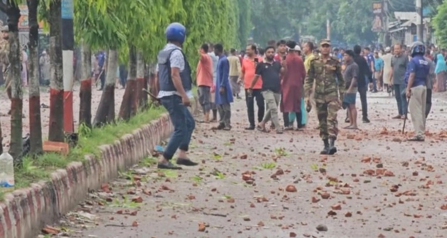 ভয়াবহ সংঘর্ষে পুলিশসহ অর্ধশতাধিক আহত