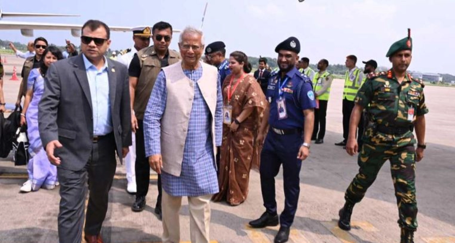 চট্টগ্রাম পৌঁছেছেন প্রধান উপদেষ্টা ড. মুহাম্মদ ইউনূস