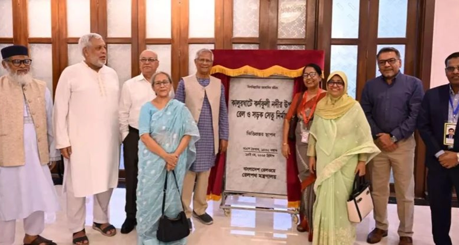 ভিত্তিপ্রস্তরে নেই নিজের নাম, প্রশংসায় ভাসছেন ড. ইউনূস