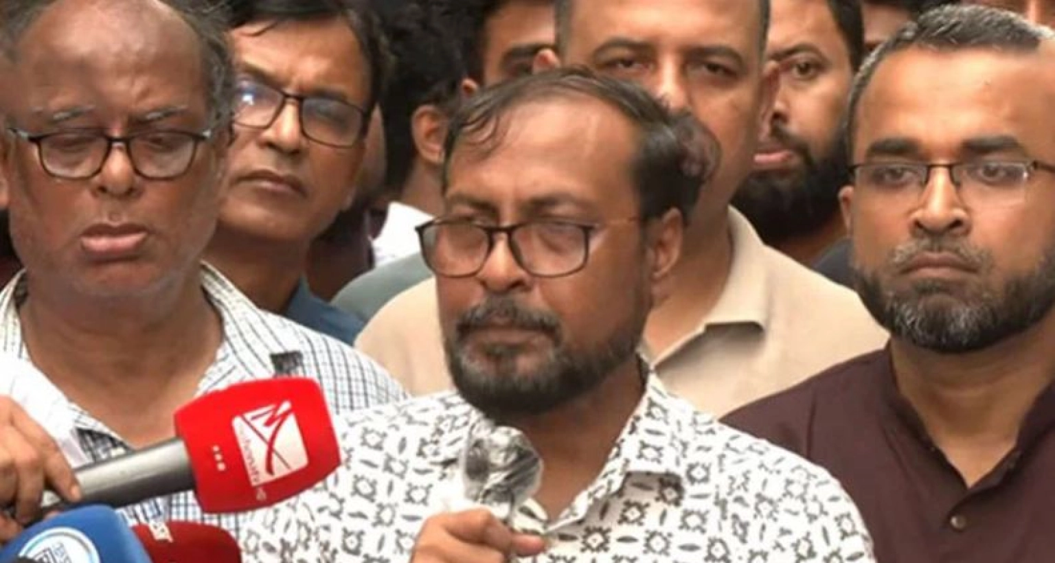'দাবি মেনে নিলে দুই মিনিটে রাস্তা ছেড়ে ক্যাম্পাসে চলে যাবো'