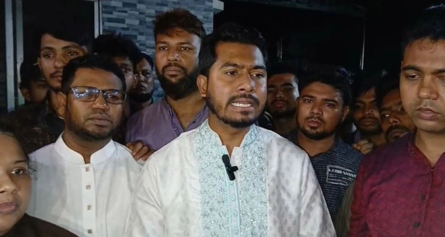 রাত পৌনে ৩টার দিকে স্বরাষ্ট্র উপদেষ্টার বাসভবনে নুরুল হক! জানা গেল কারণ