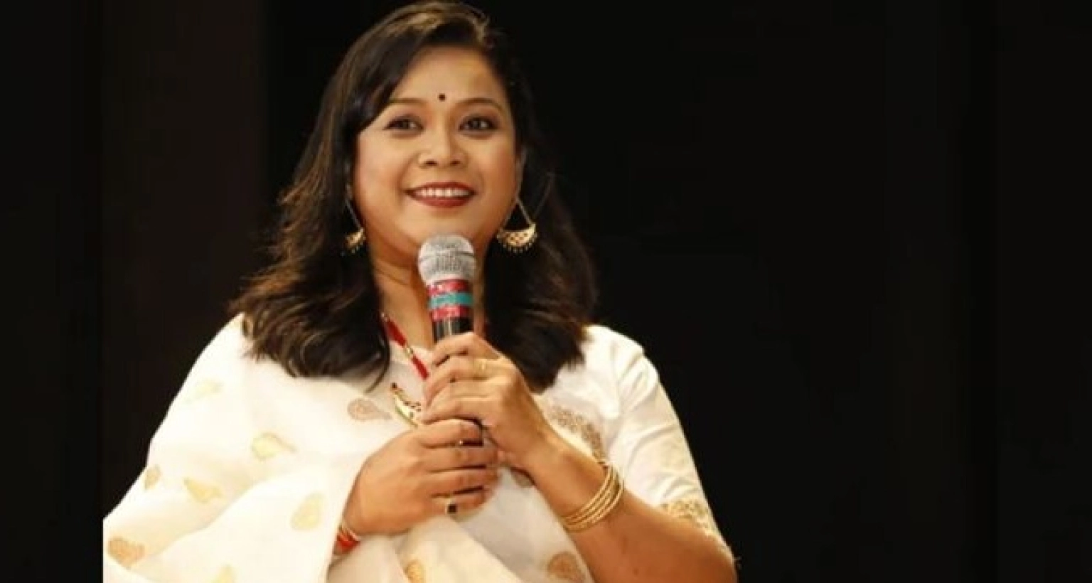 জনপ্রিয় কণ্ঠশিল্পীর মৃত্যু, নেমে এসেছে শোকের ছায়া