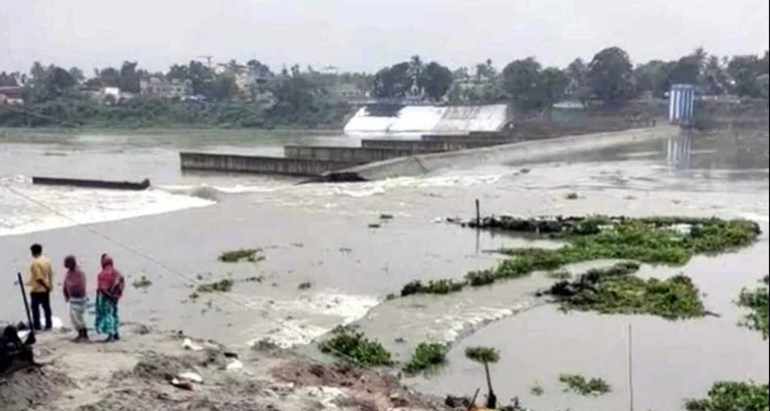 ব্রেকিং নিউজ: ভেঙে গেছে ভারতের আত্রাই নদীর বাঁধ! বাংলাদেশে কী প্রভাব পড়বে?
