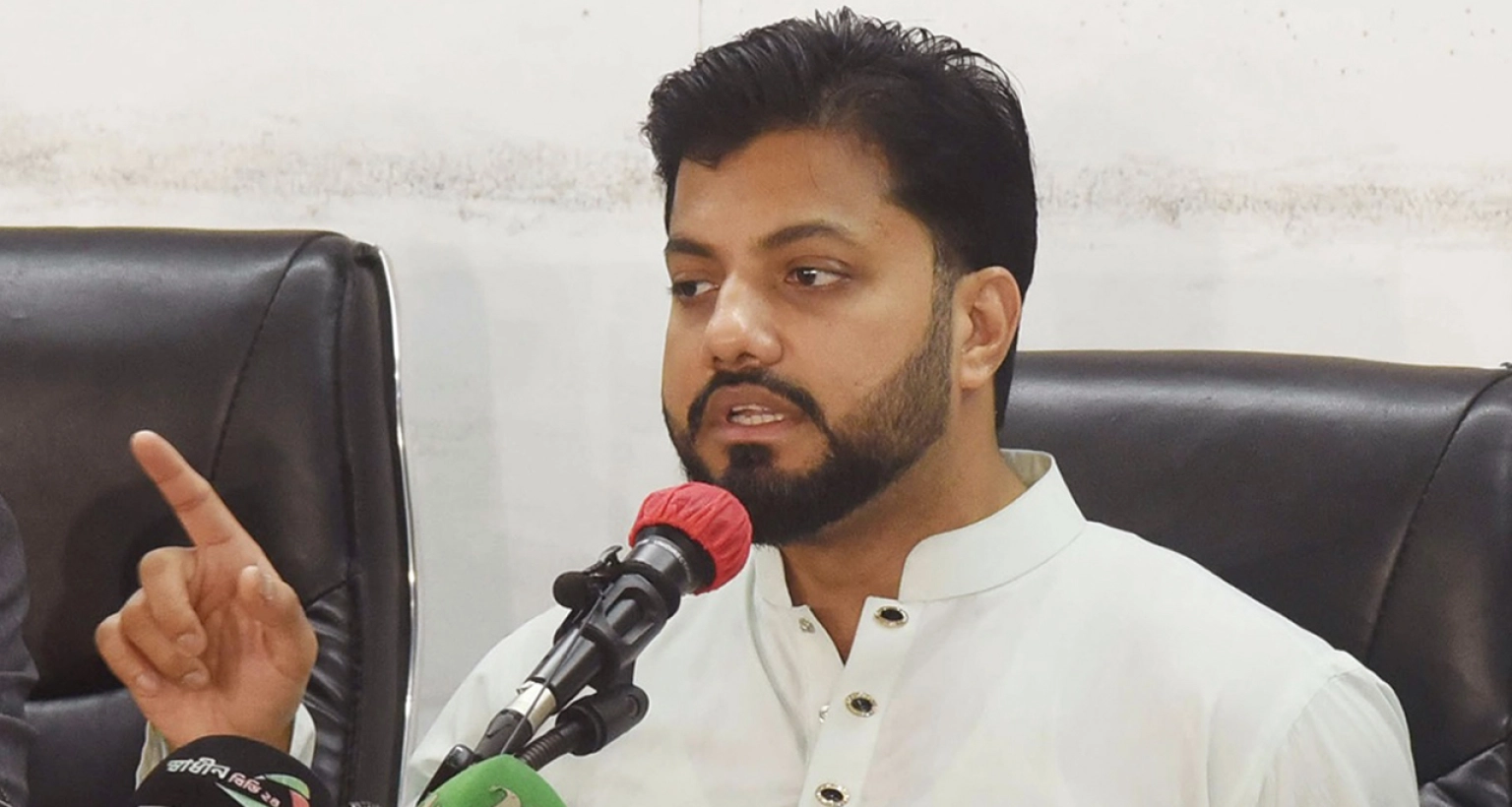 এবার সমর্থকদের সঙ্গে রাজপথে নামছেন ইশরাক হোসেন
