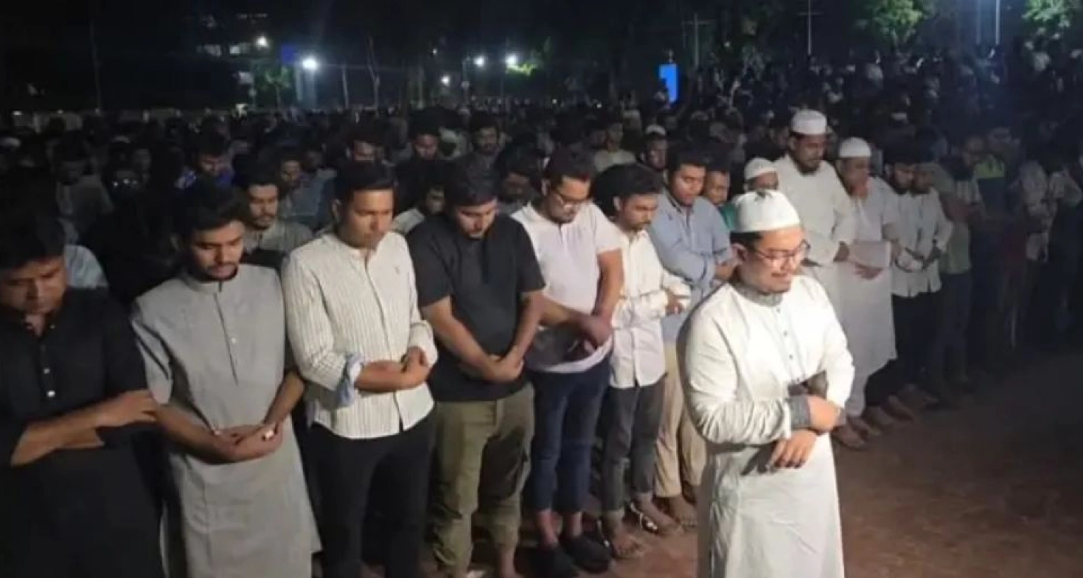 কান্না ভেজা কণ্ঠের ইমামতিতে সম্পন্ন হলো কোরআনের হাফেজ শহীদ হাসানের জানাজা