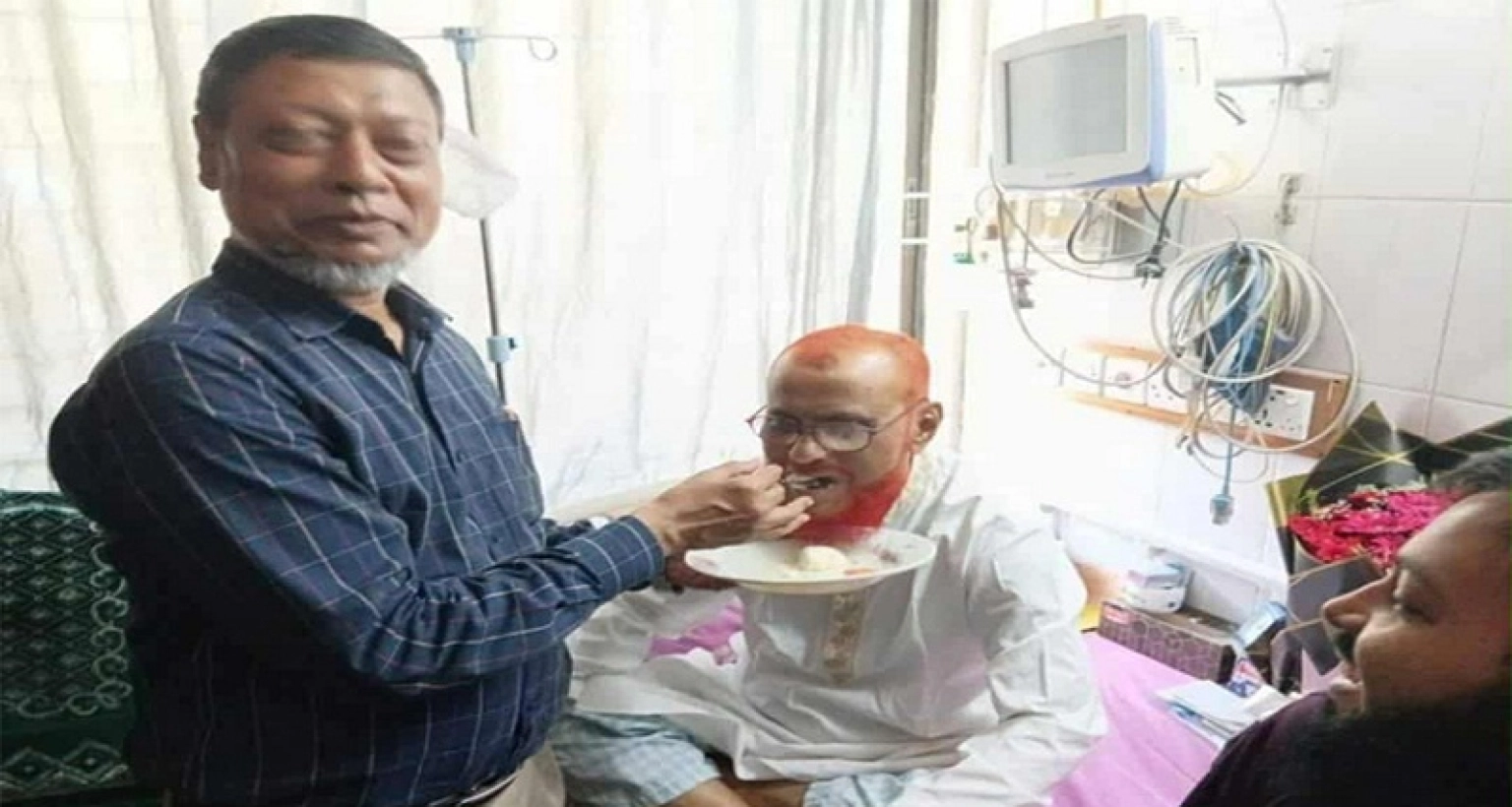 খালাসের রায়ে কারা হাসপাতালে মিষ্টিমুখ করলেন এটিএম আজহার