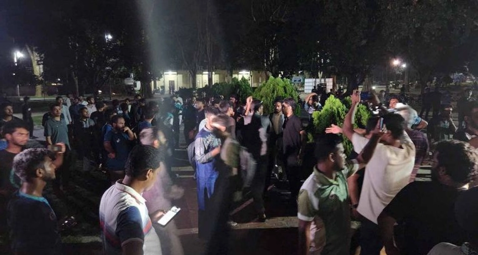 ব্রেকিং নিউজ: দফায় দফায় সংঘর্ষ