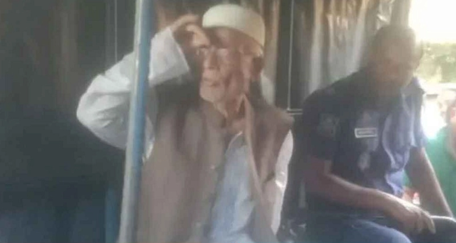 সাবেক ভূমিমন্ত্রীকে বাসায় পাঠিয়ে দিল পুলিশ