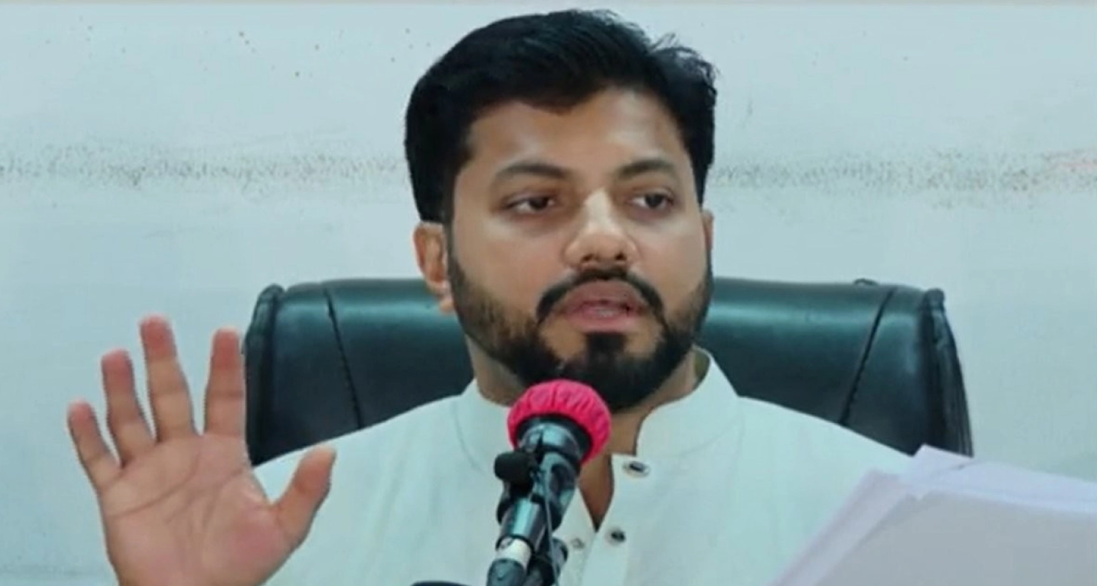 ইশরাকের শপথ সংক্রান্ত আদেশের কপি পেল ইসি
