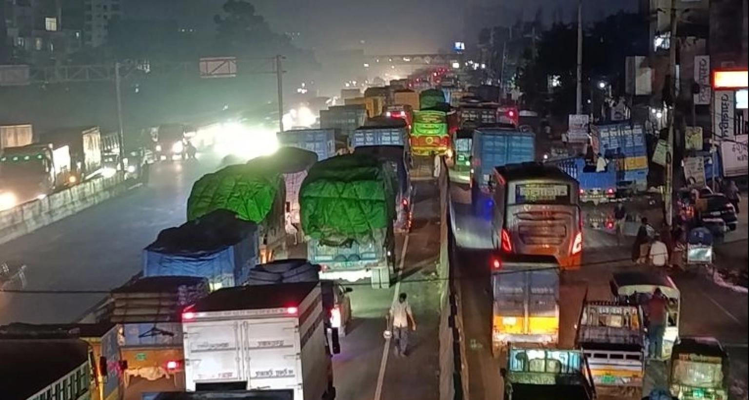  সাড়ে সাত কিমি অংশজুড়ে তীব্র যানজটের কবলে ঢাকা-চট্টগ্রাম মহাসড়ক