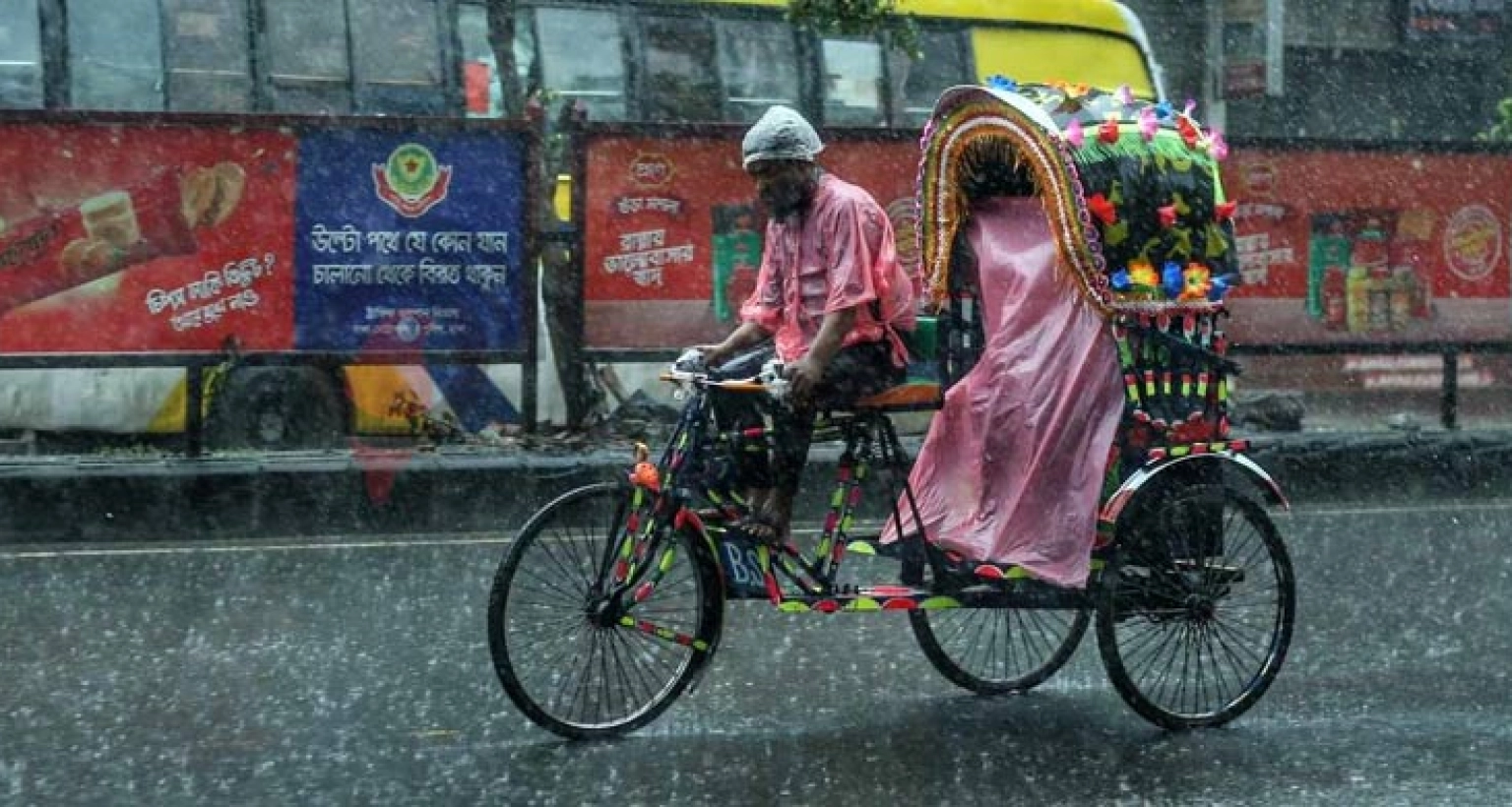 ঈদের দিন ঢাকায় নেমে এলো স্বস্তির বৃষ্টি