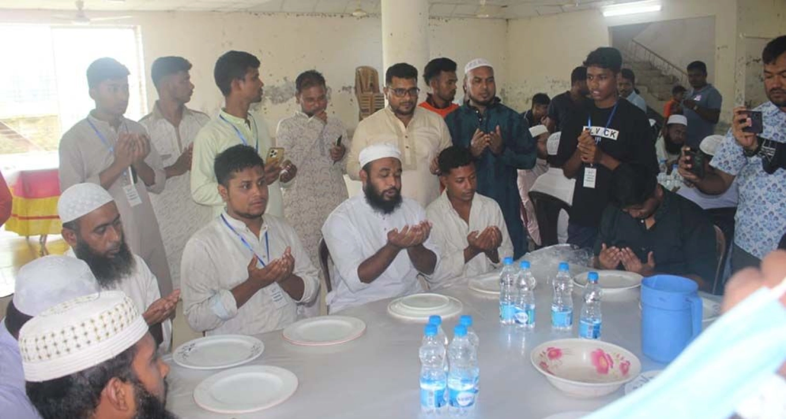৪ হাজার মানুষের মেজবানিতে হাসনাত আব্দুল্লাহ