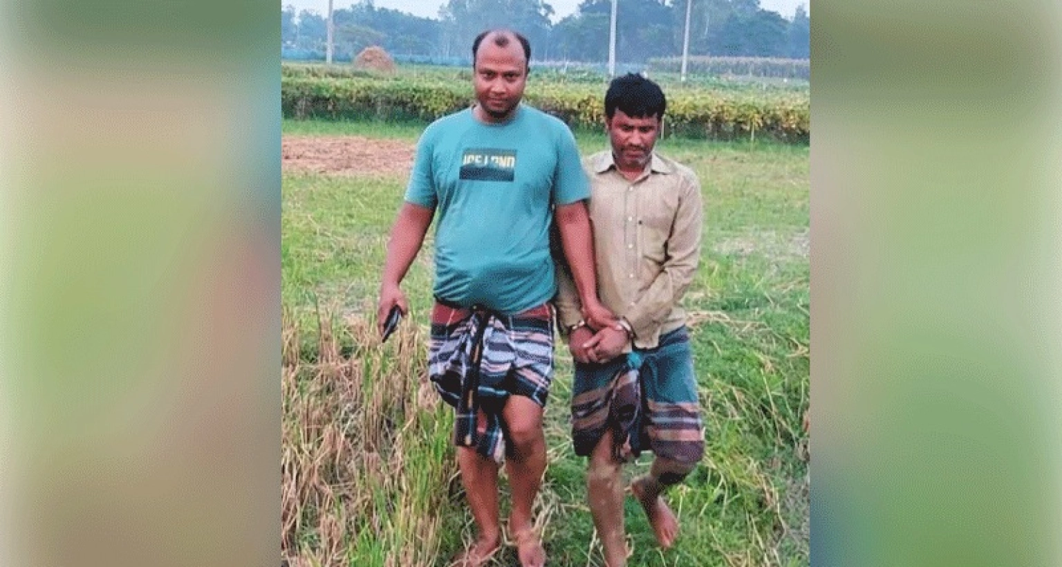 রীতিমতো নাটকীয় কৌশলে ধানখেত থেকে আসামিকে গ্রেপ্তার করল পুলিশ