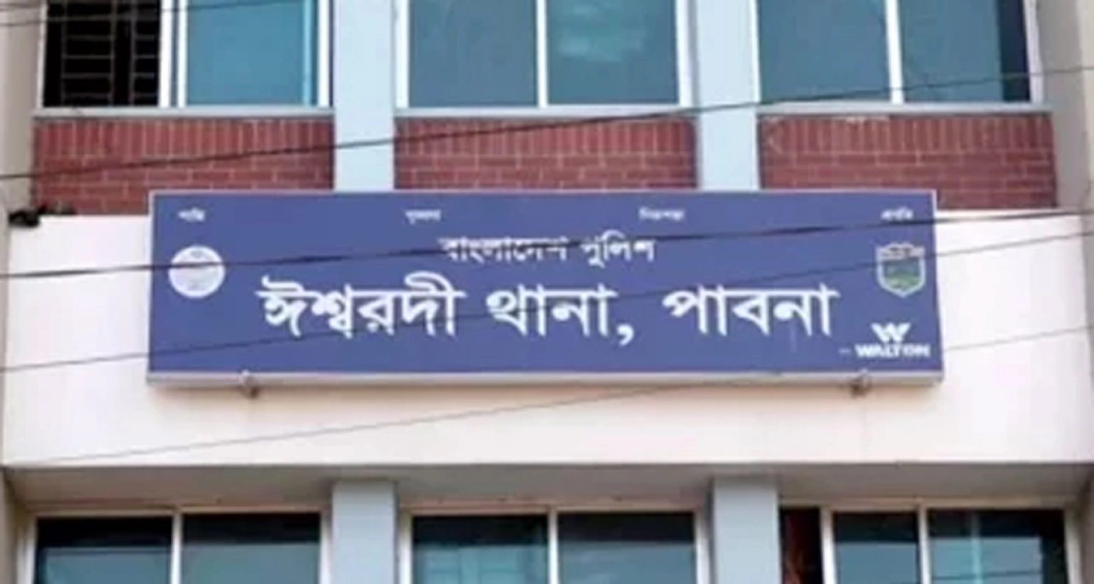 কাভার্ডভ্যান চাপায় মা-মেয়েসহ নিহত ৩