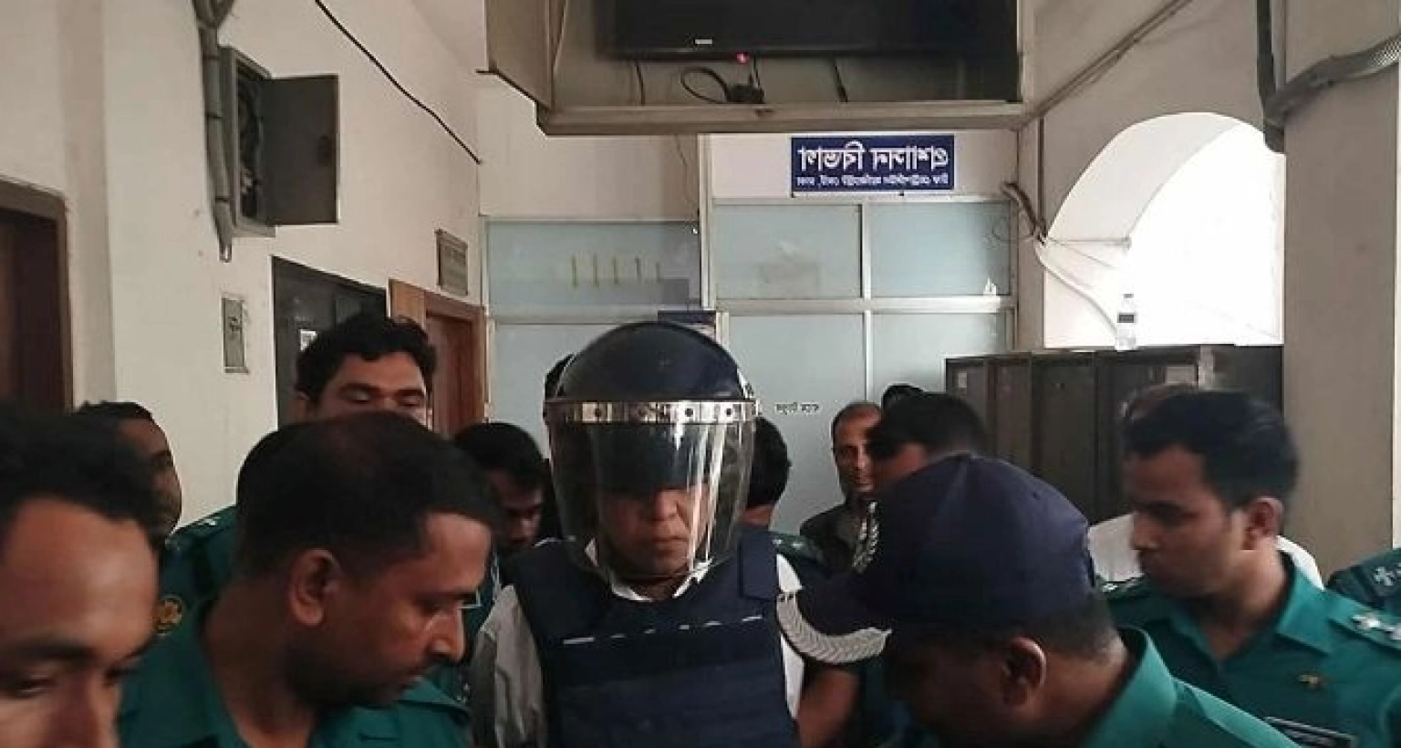  ক্ষমতার লোভ শেখ মুজিবও সামলাতে পারেননি: আদালতকে সাবেক সিইসি হাবিবুল আউয়াল