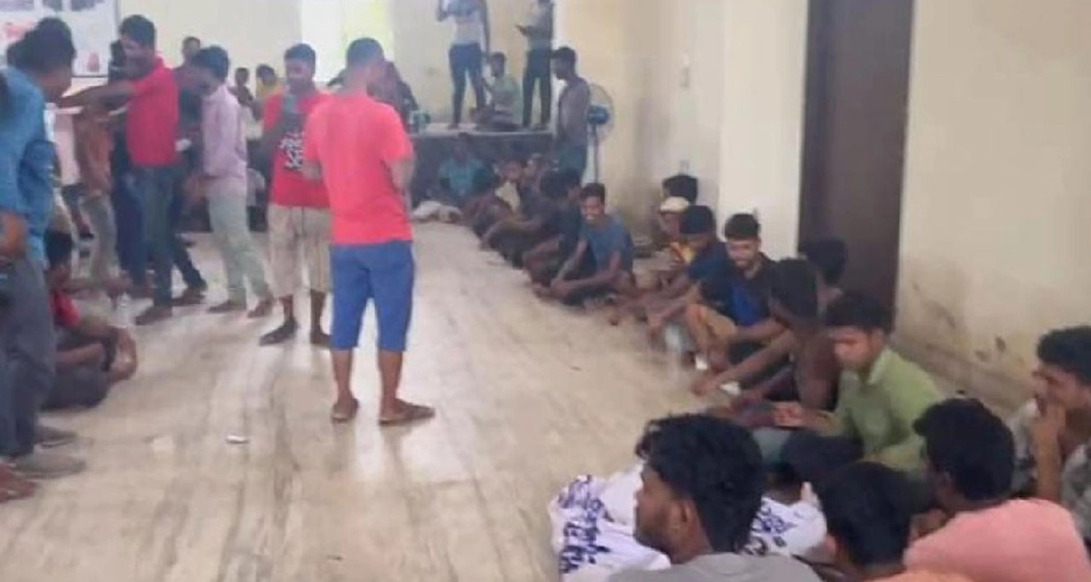 ভয়ে বাংলায় কথা বলছেন না ভারতের পশ্চিমবঙ্গের মানুষ