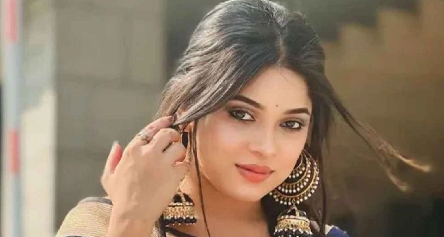 আমার মৃত্যুর জন্য কেউ দায়ী না, পোস্টের পর অভিনেত্রী নিখোঁজ!