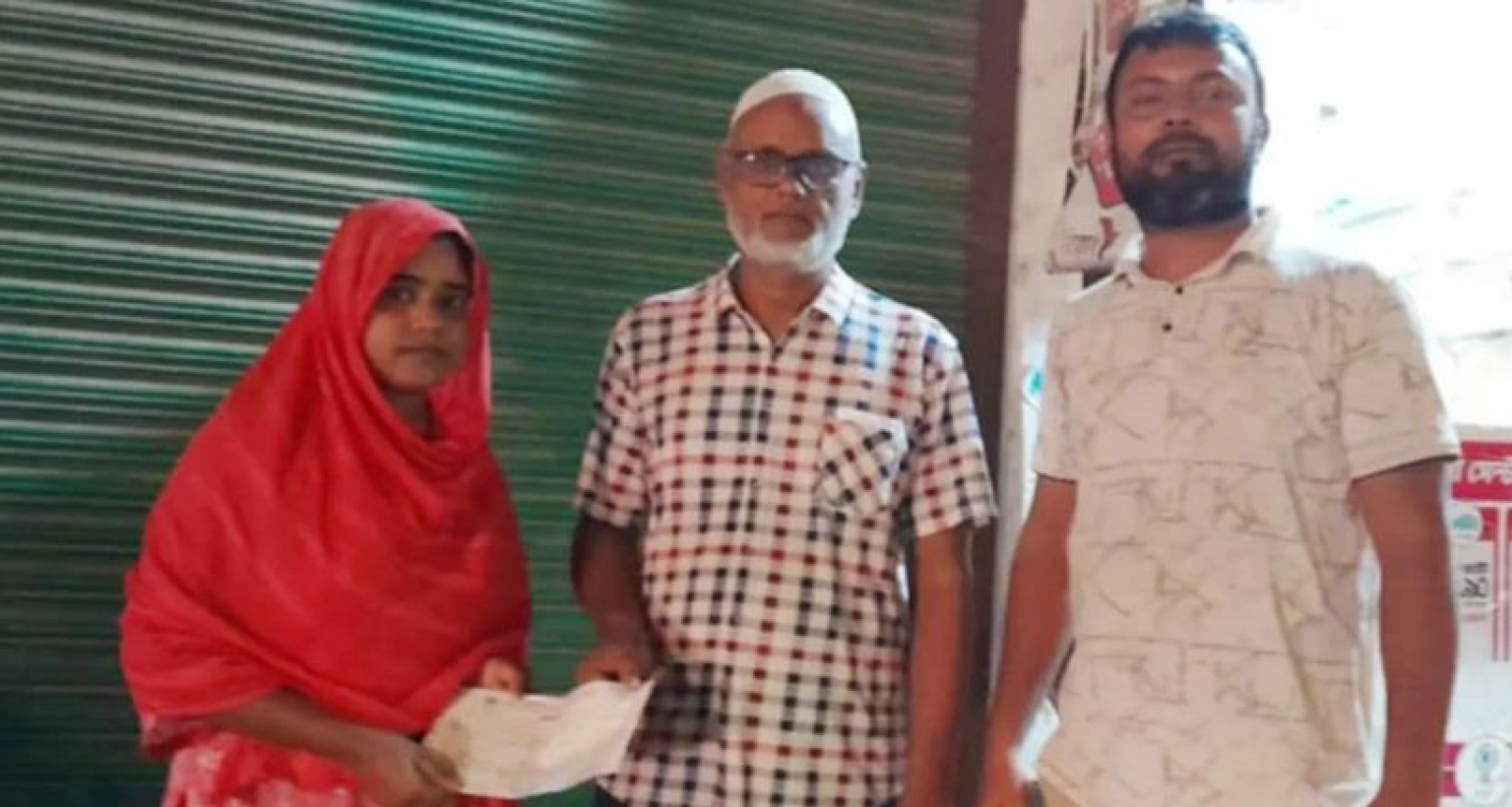 এবার মধ্যরাতে ছাত্রীর প্রবেশপত্র পৌঁছে দিয়ে প্রসংশায় ভাসছেন এক শিক্ষক!