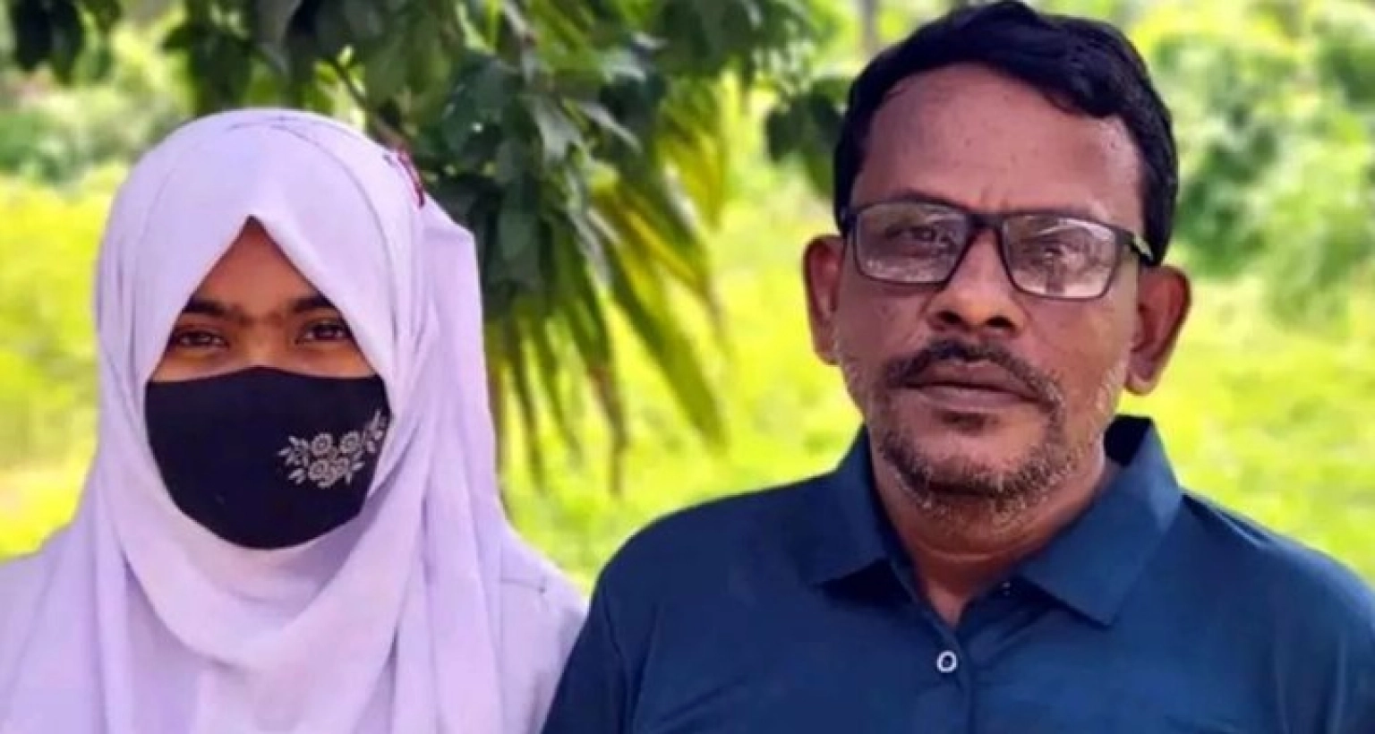 একসঙ্গে এইচএসসি পরীক্ষা দিচ্ছেন বাবা ও মেয়ে