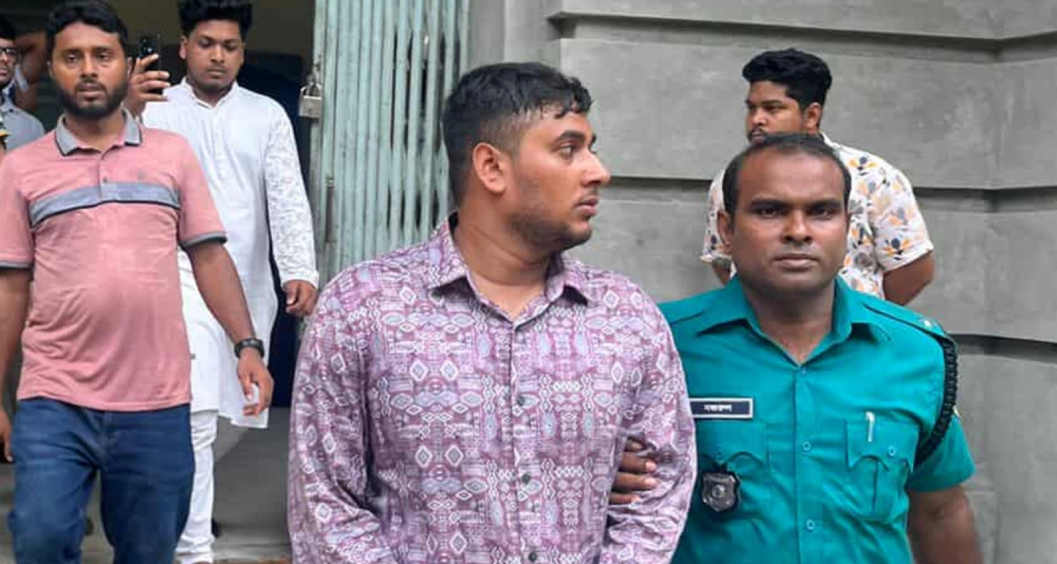 বিয়ের আগের দিন ক্যাম্পাসে এসে আটক ছাত্রলীগ নেতা