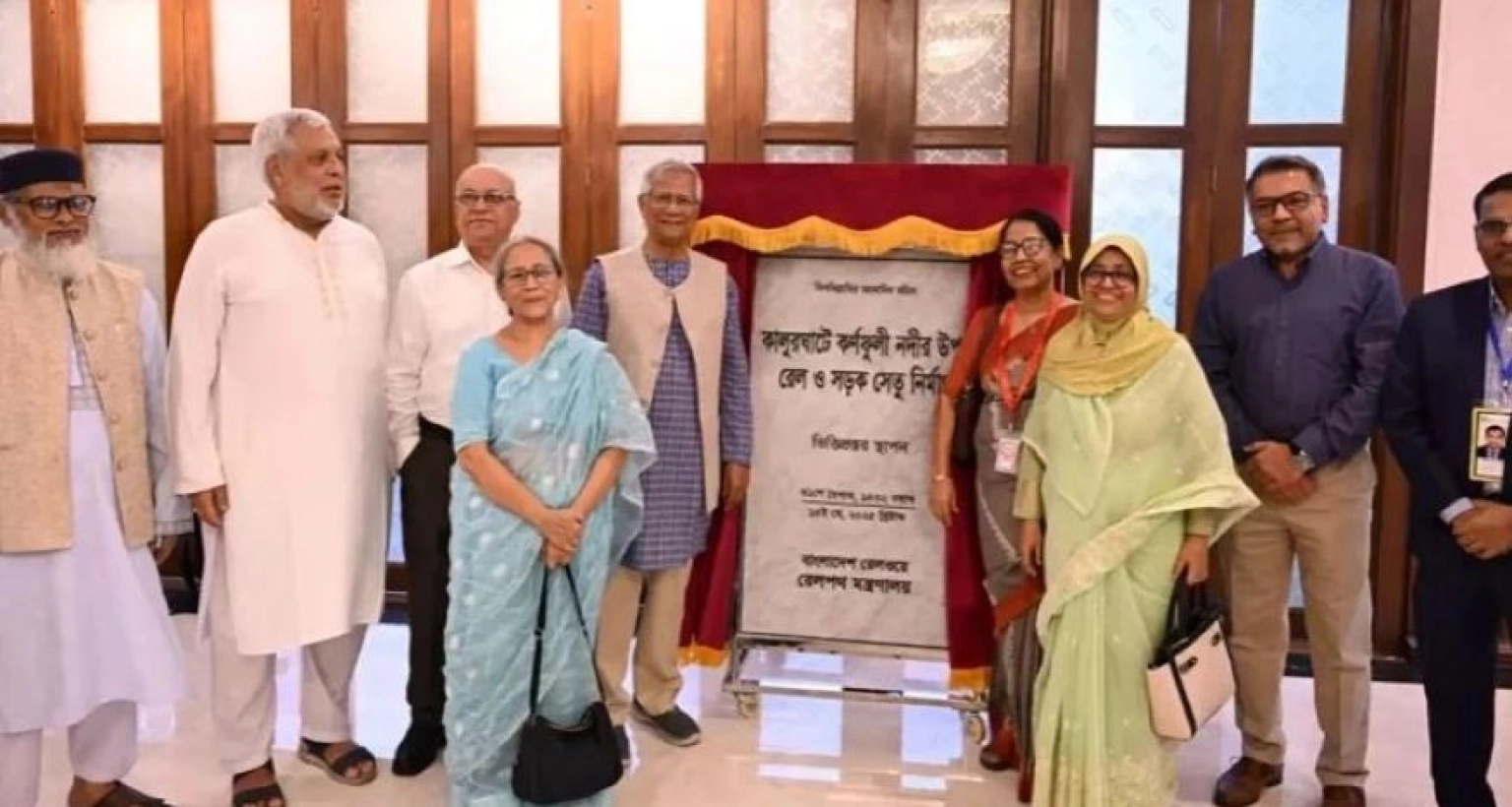 ভিত্তিপ্রস্তরে নেই নিজের নাম, প্রশংসায় ভাসছেন ড. ইউনূস