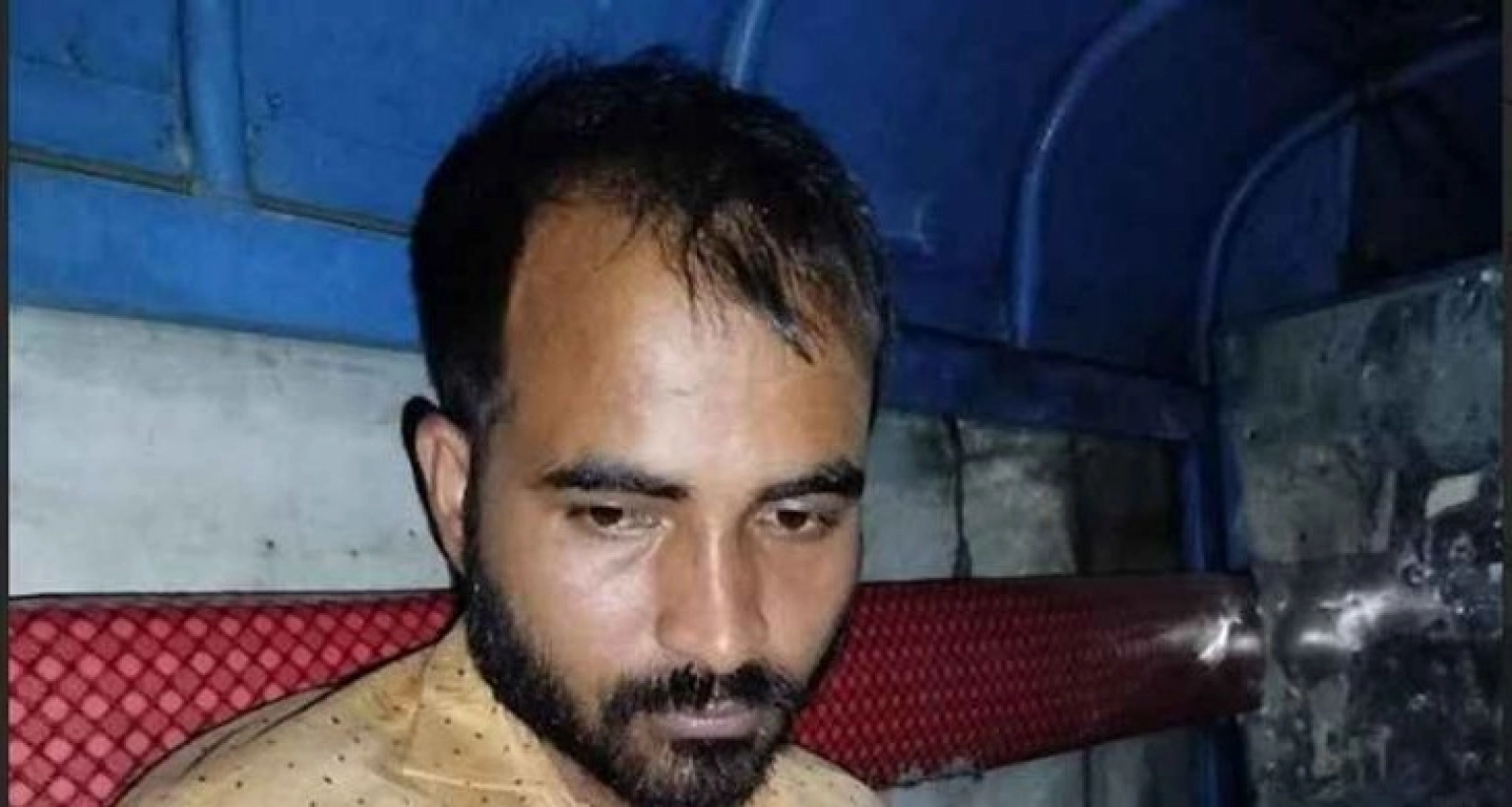 রড দিয়ে পিটিয়ে ৪ বছরের মেয়েকে মেরে ফেলল বাবা