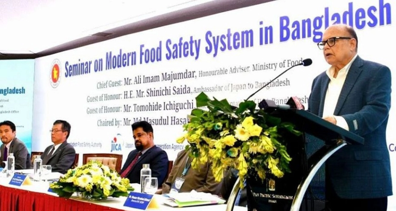 চালের দাম কিছুটা বেড়েছে, আর যেনো না বাড়ে নজরদারি চলছে: খাদ্য উপদেষ্টা