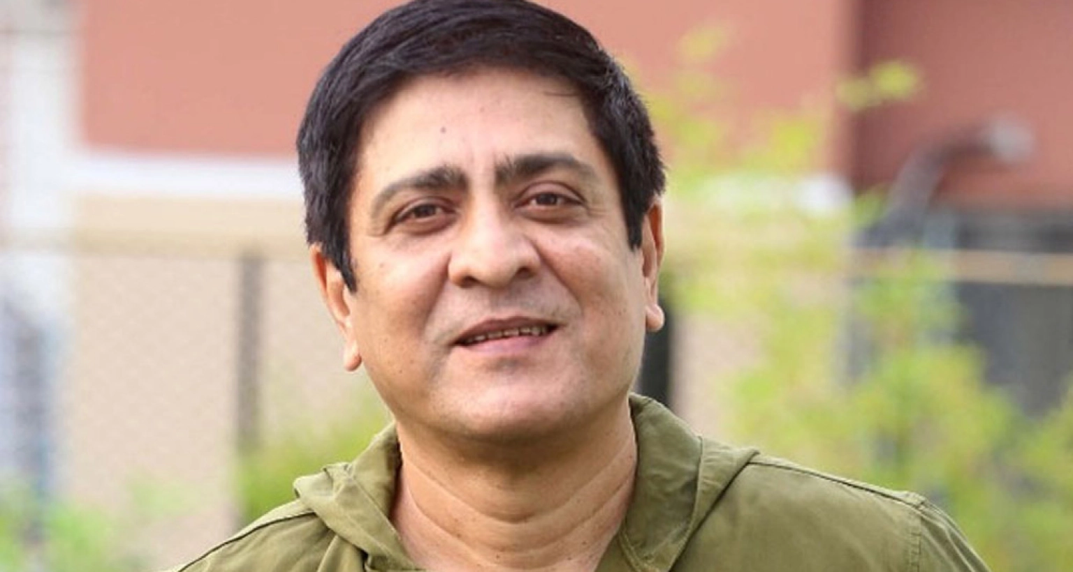 নায়ক থেকে খলনায়ক, এবার তিনি কবি