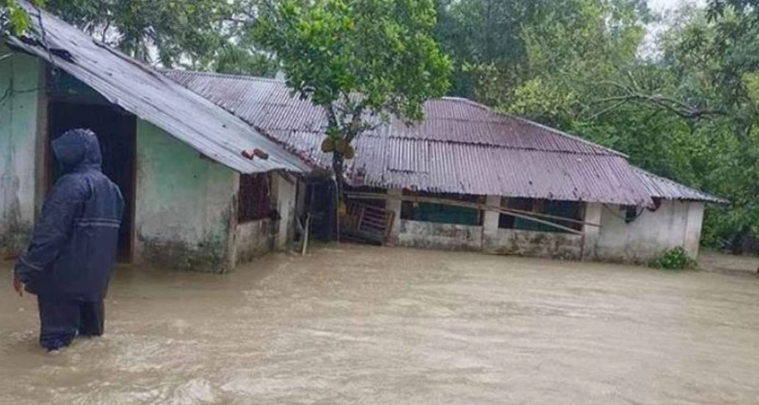 ব্রেকিং নিউজ: পানির নিচে ৫০ গ্রাম!