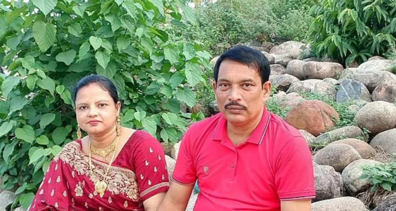 বিয়ের ৩০ বছর পর একসঙ্গে দাখিল পরীক্ষায় অংশ নিয়ে পাস স্বামী-স্ত্রী