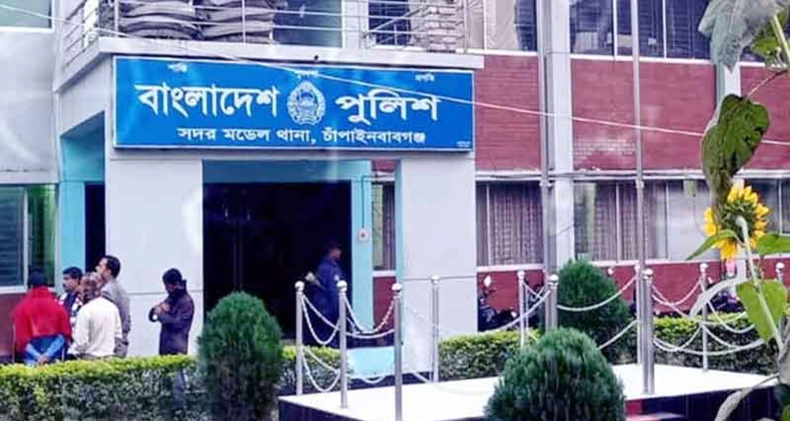 আ’লীগ-বিএনপি সংঘর্ষ, শতাধিক ককটেল বিস্ফোরণ
