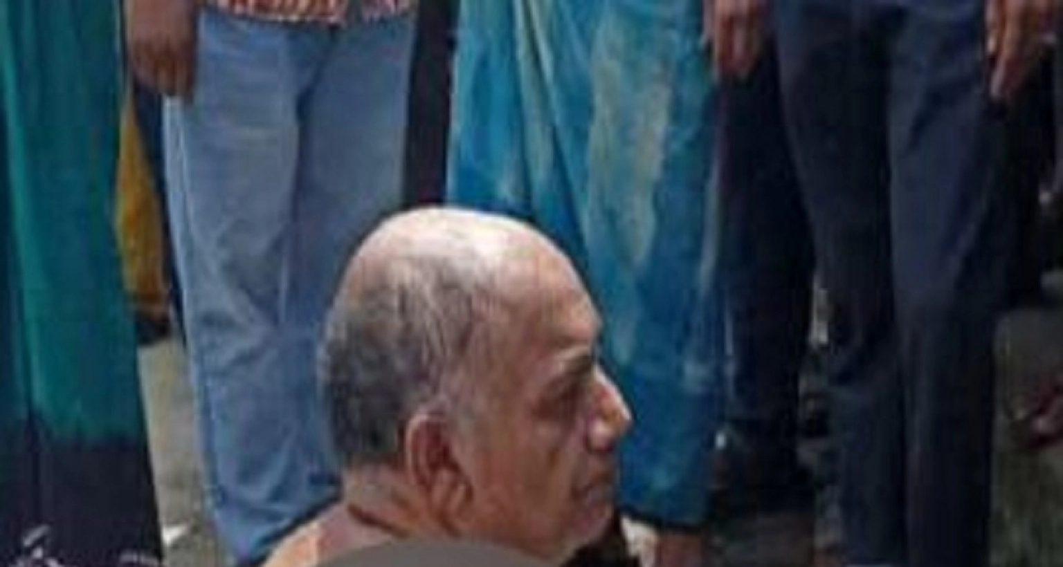 নিজ এলাকার লোকজনের হাতে মারধরের শিকার আ. লীগ নেতা, পুলিশে সোপর্দ