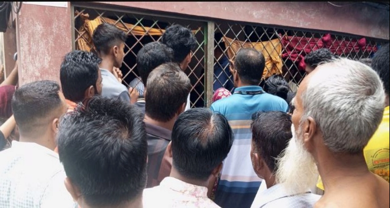 এক নারী ও দুই শিশুর গলাকাটা মরদেহ উদ্ধার