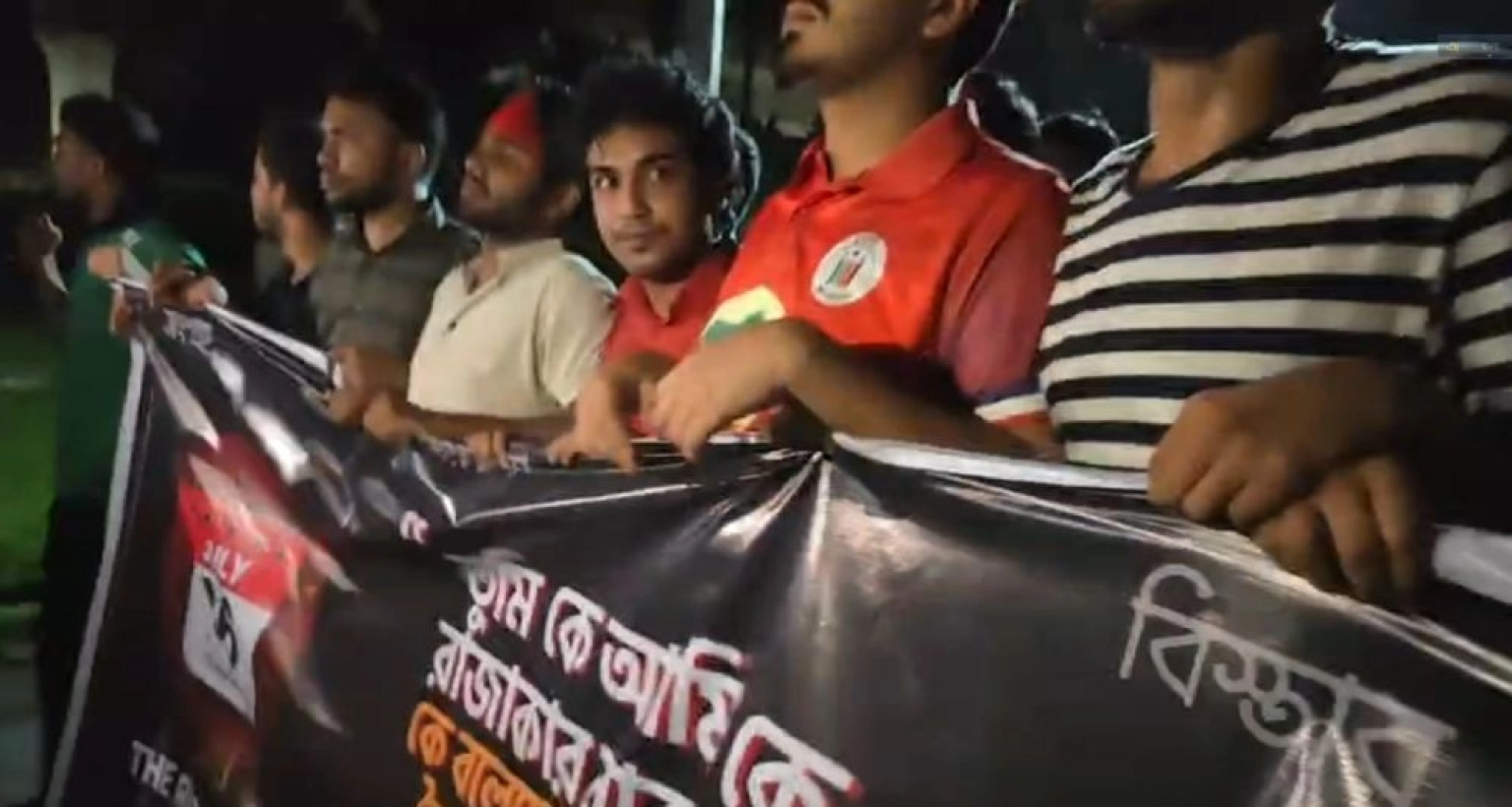 স্লোগানে স্লোগানে ফের উত্তাল ঢাকা বিশ্ববিদ্যালয়