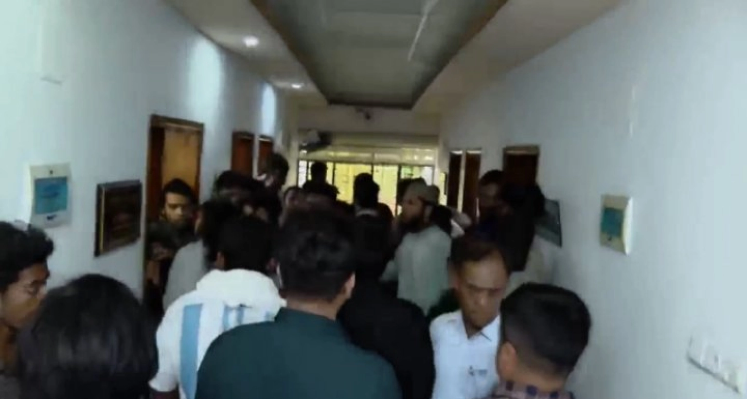 পুলিশ সুপার কার্যালয়ে আশ্রয় নিয়েছেন এনসিপি নেতারা