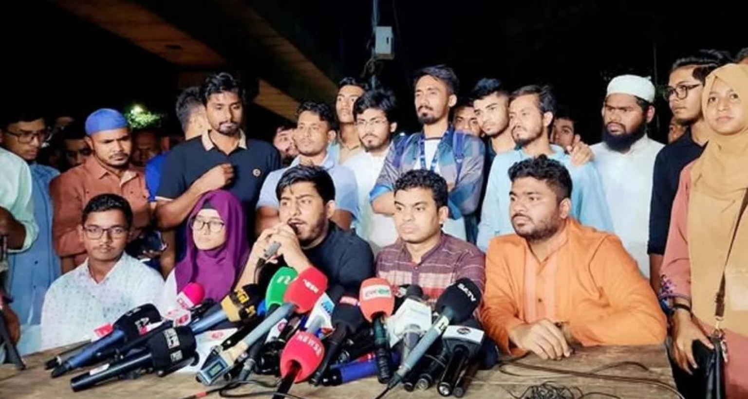 এনসিপির সমাবেশে হামলা; তিন দফা দাবি জানিয়ে ২৪ ঘণ্টার আলটিমেটাম