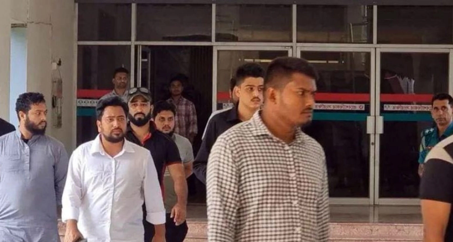 খুলনায় রাত্রী যাপন শেষে ফরিদপুরে যাচ্ছেন এনসিপি নেতারা