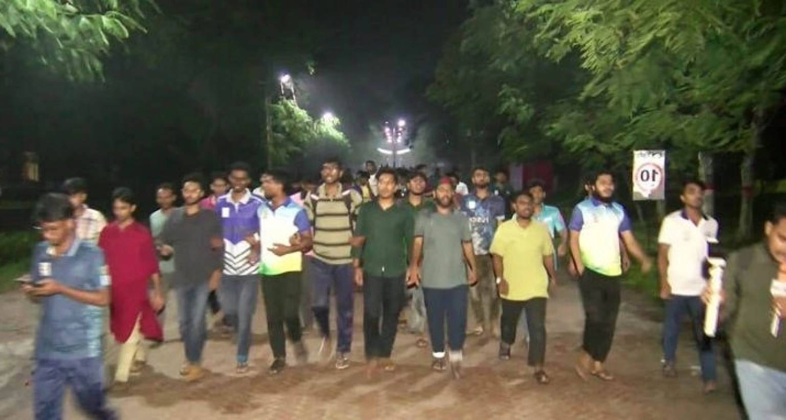 দেওয়ালে জয় বাংলা-শেখ হাসিনা ফিরবে, মধ্যরাতে বেরোবিতে বিক্ষোভ