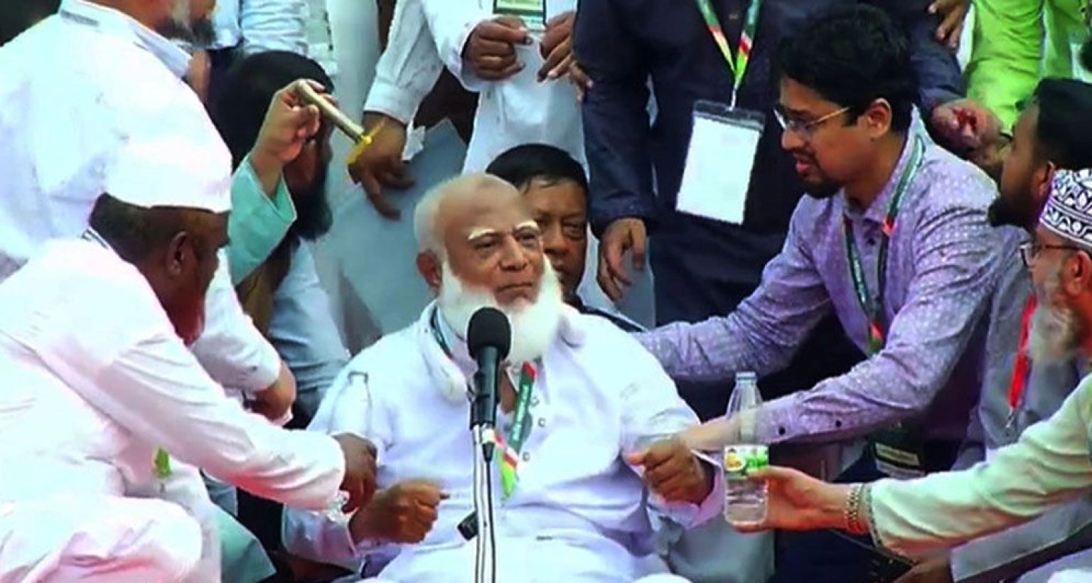 হাসপাতালে নেওয়া হলো জামায়াত আমিরকে, চেয়েছেন দোয়া