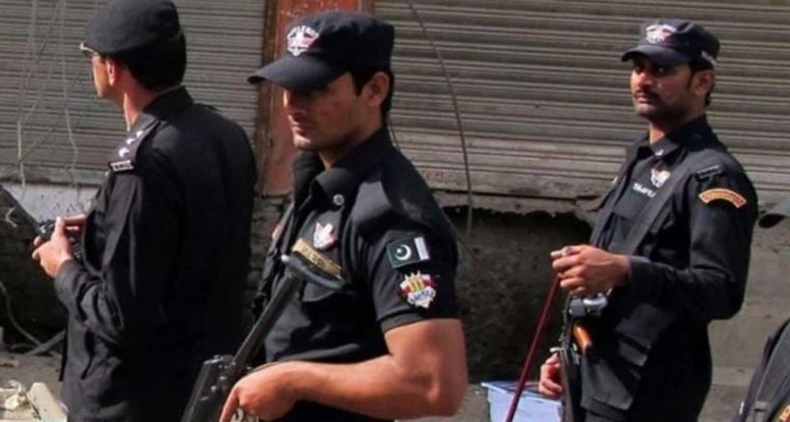 দুই থানার সাত পুলিশ সদস্যকে অপহরণ