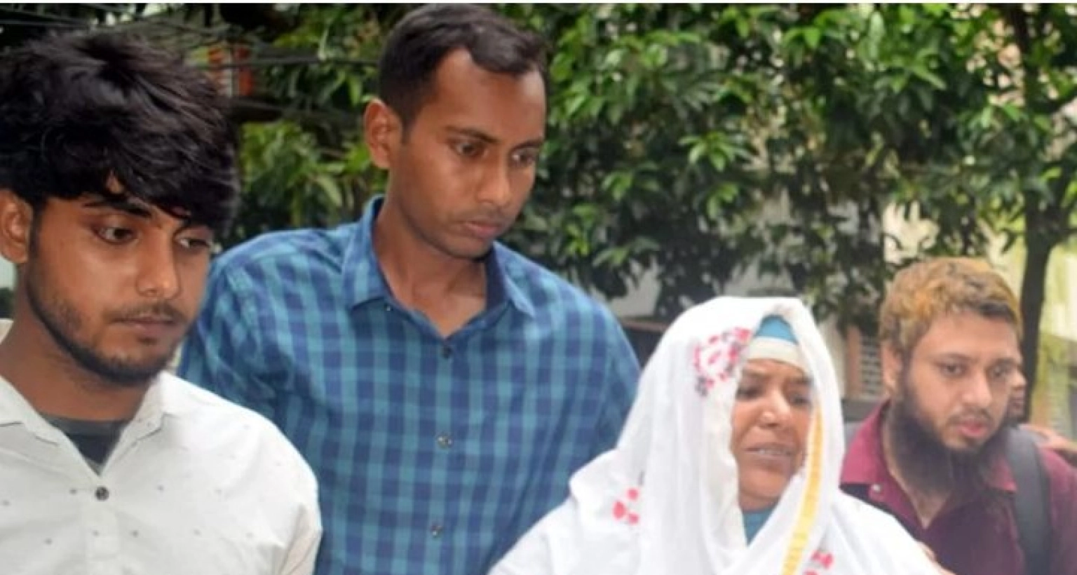 এবার বিশেষ বিমানে ঢাকায় আনা হয় পাইলট তৌকিরের মা-বাবাকে