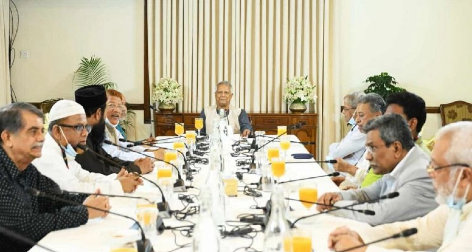 জরুরি বৈঠকে বসেছেন প্রধান উপদেষ্টা ড. মুহাম্মদ ইউনূস