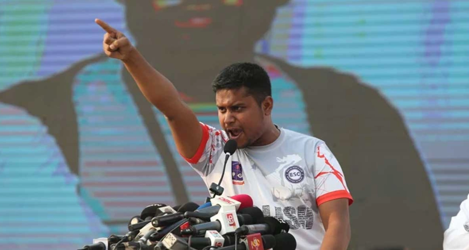 বেতন-ভাতা ফেরত দিয়ে স্বাস্থ্য উপদেষ্টাকে পদত্যাগ করতে হবে: হাসনাত আবদুল্লাহ