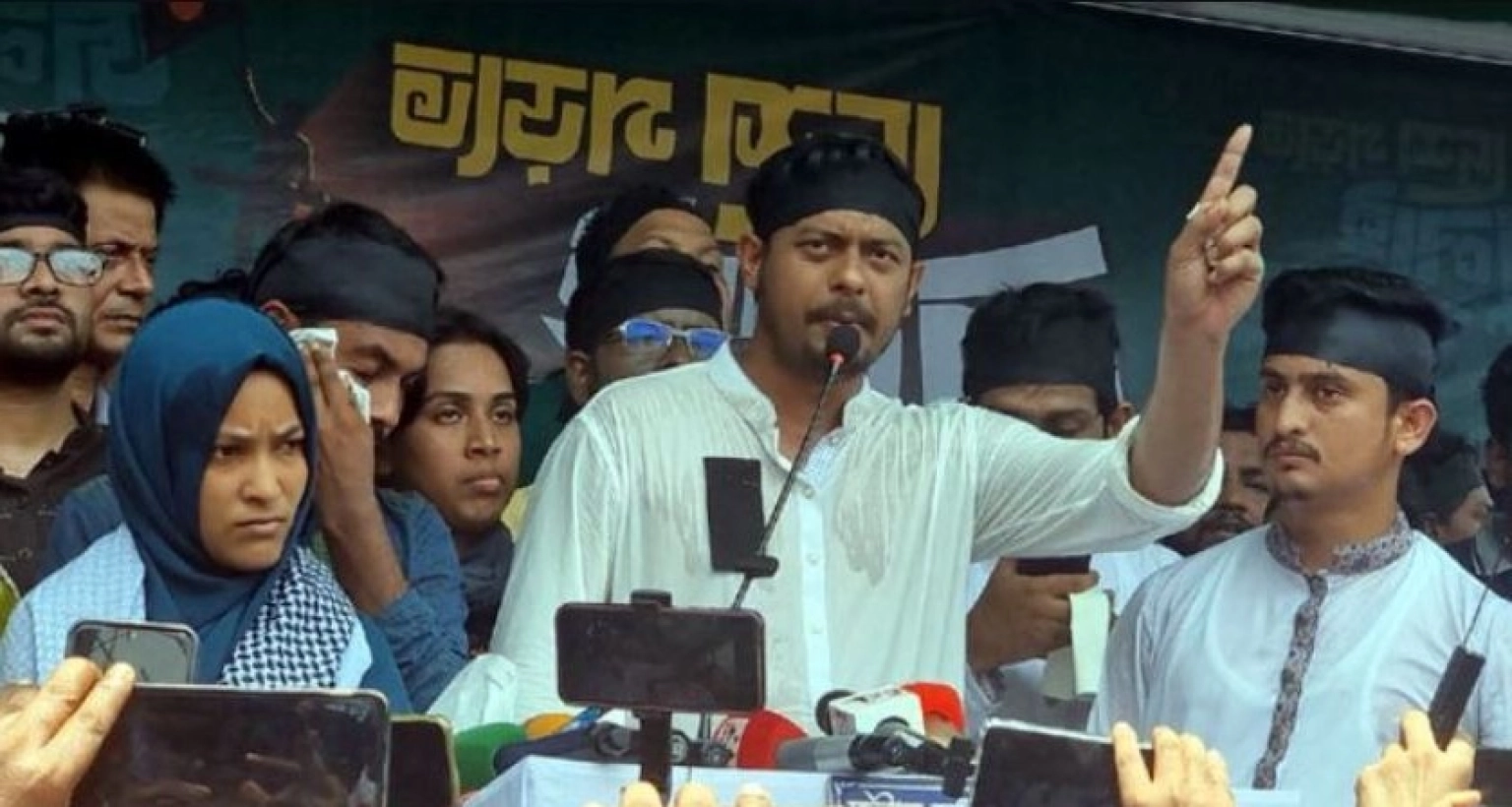 'আল্লাহ ছাড়া আমরা কাউকে ভয় পাই না, কোনো চাঁদাবাজ, সন্ত্রাস ও বালুখেকোদের প্রশ্রয় দেওয়া হবে না'
