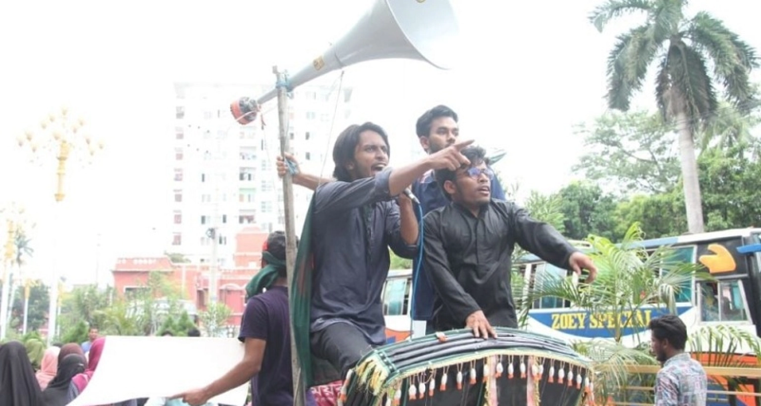 ফোন করে বলা হয়, তোমার মাথার দাম ১০ কোটি টাকা