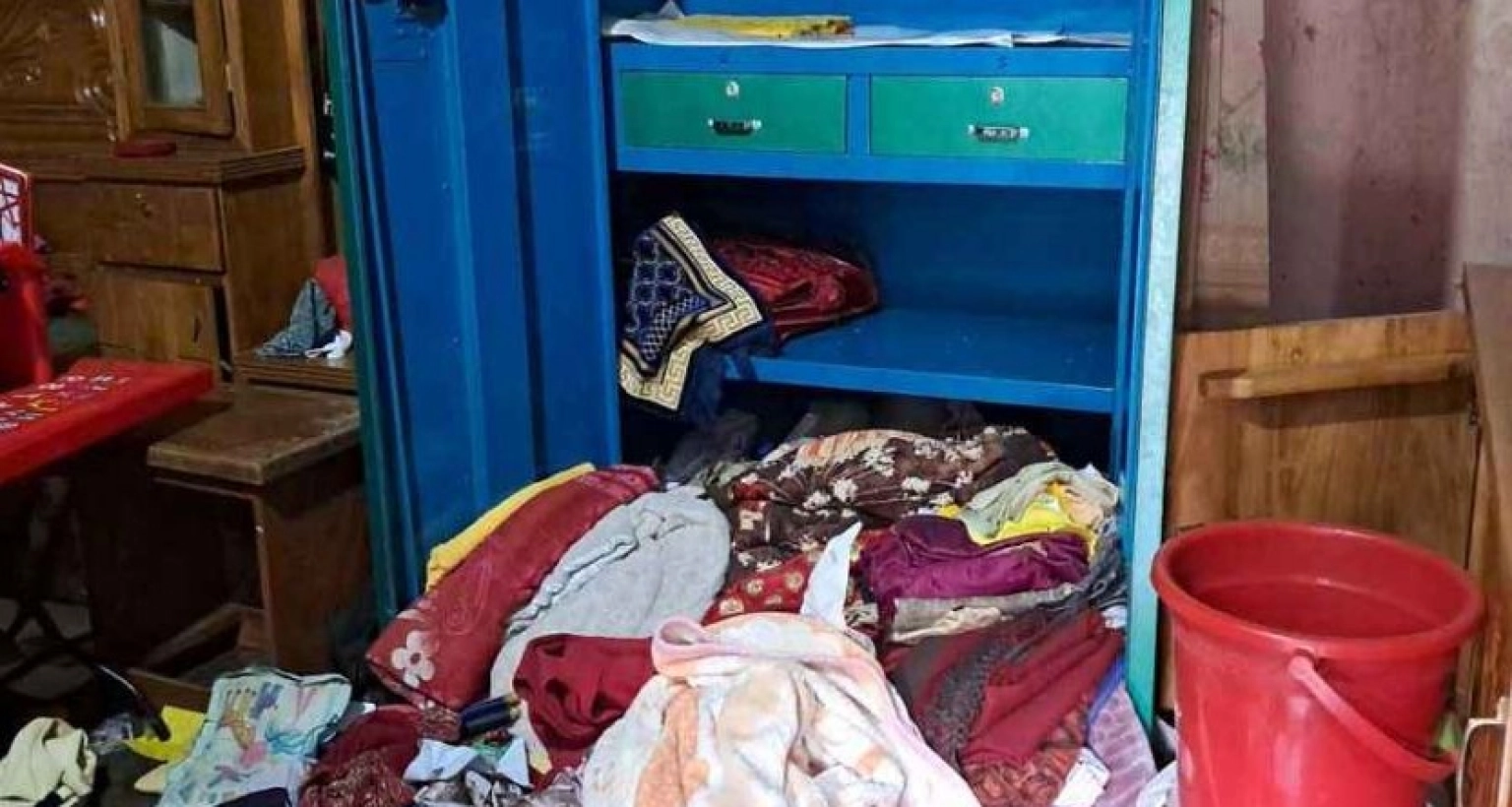 বিএনপি নেতার বাড়িতে দুর্ধর্ষ ডাকাতি