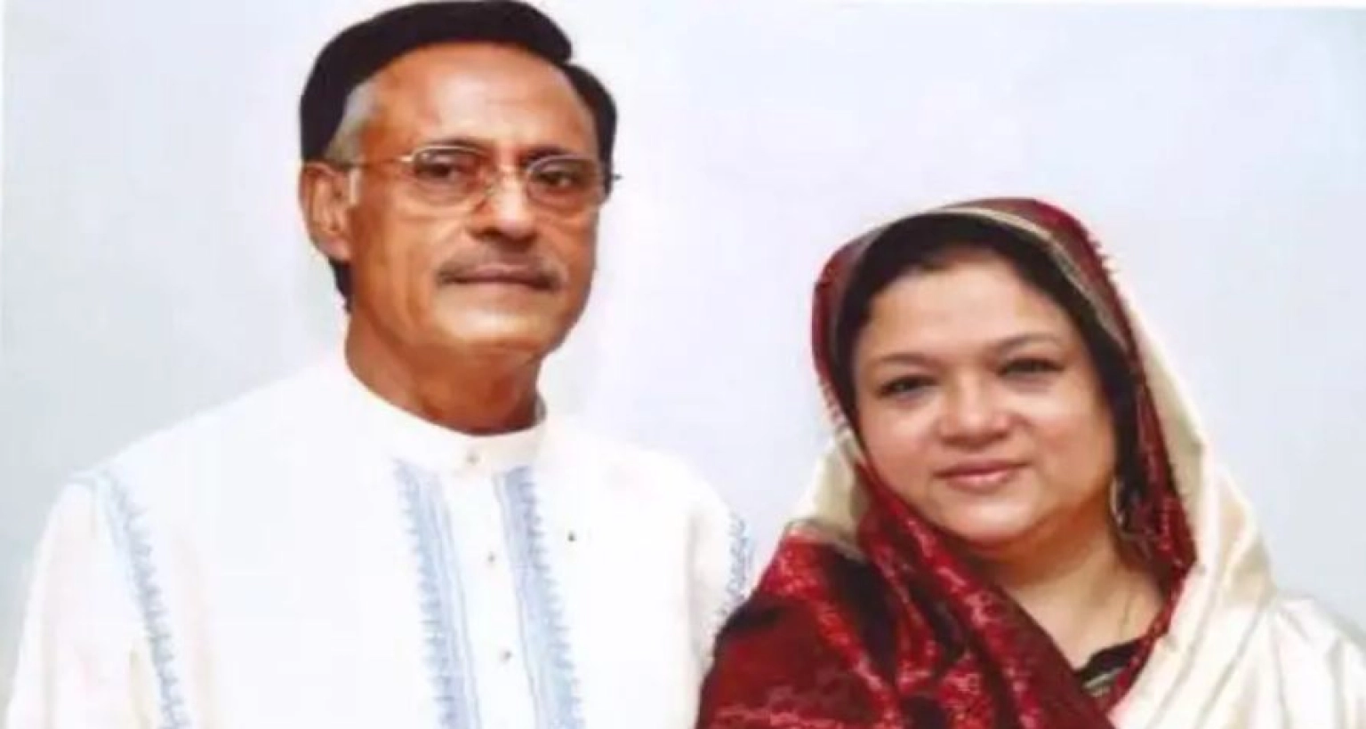 স্ত্রীর সুস্থতা কামনায় দেশবাসীর কাছে দোয়া চেয়েছেন কর্নেল অলি